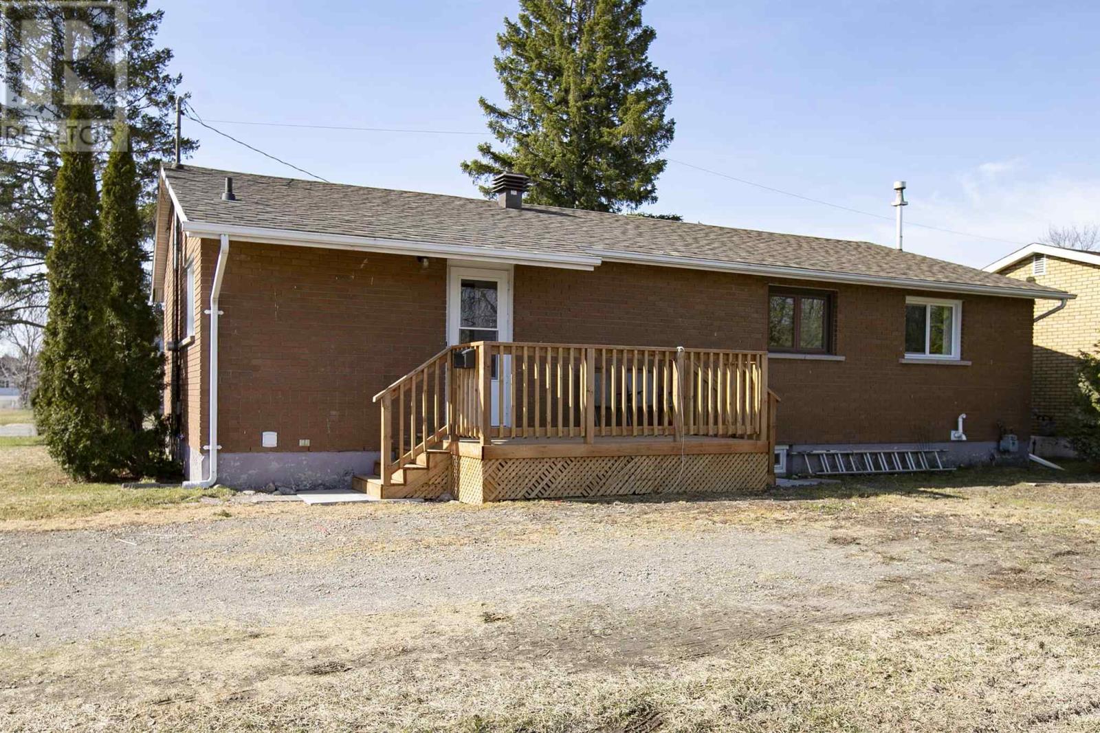 2 Winfield DR, Sault Ste. Marie, Ontario, P6C2M9 — Photo 5