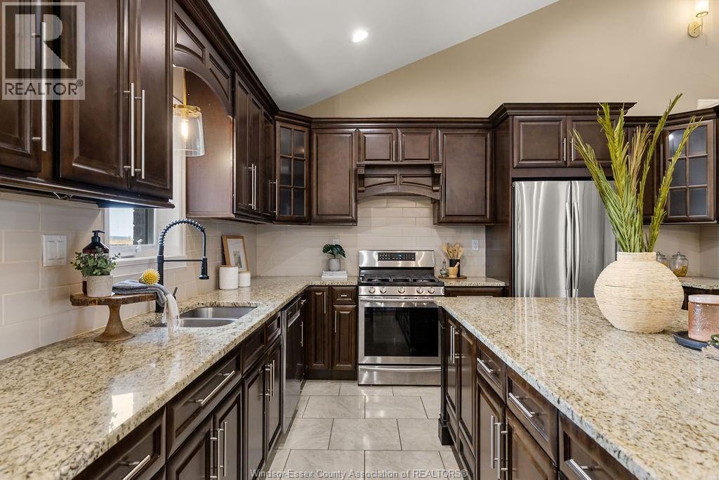379 PIROLI CRESCENT, Lakeshore, Ontario, N8L0R7 — Photo 8