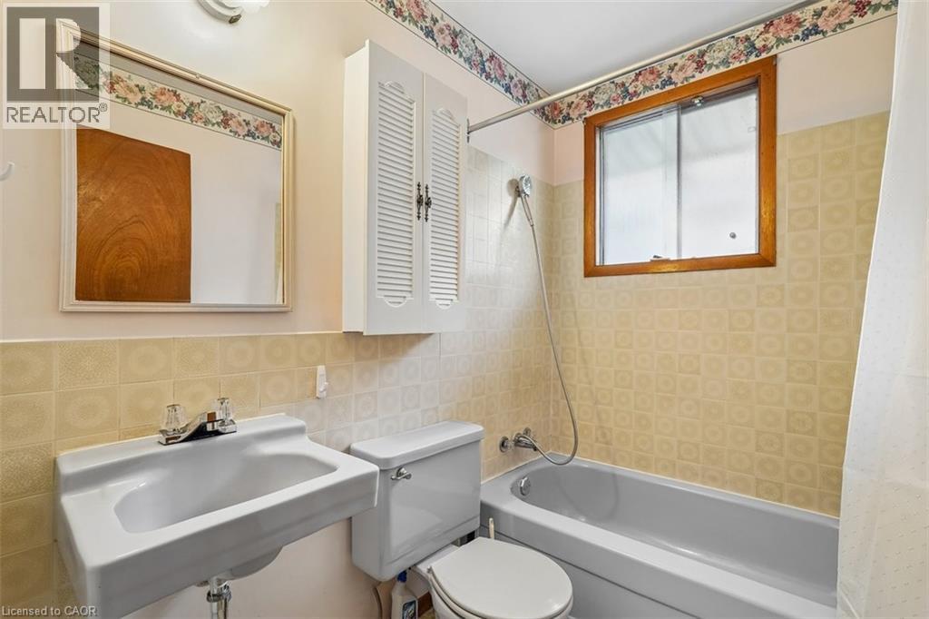 547 QUEBEC Street, Hamilton, Ontario, L8H6V3 — Photo 8