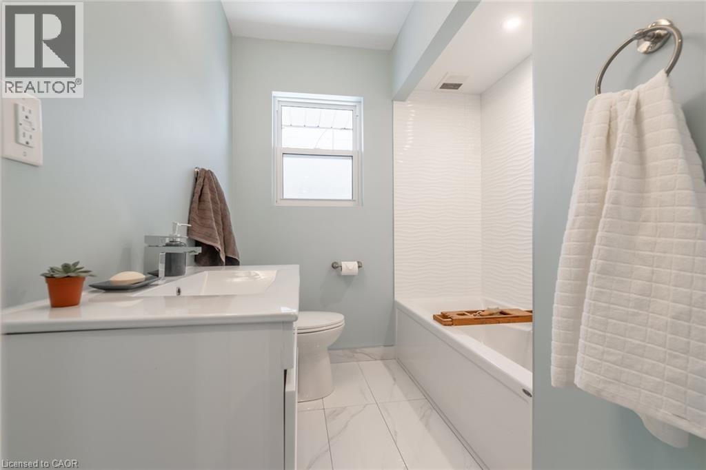 58 SANDALWOOD Avenue, Hamilton, Ontario, L8T2E3 — Photo 23