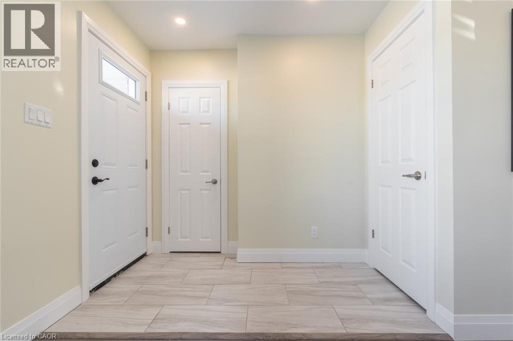 58 SANDALWOOD Avenue, Hamilton, Ontario, L8T2E3 — Photo 3