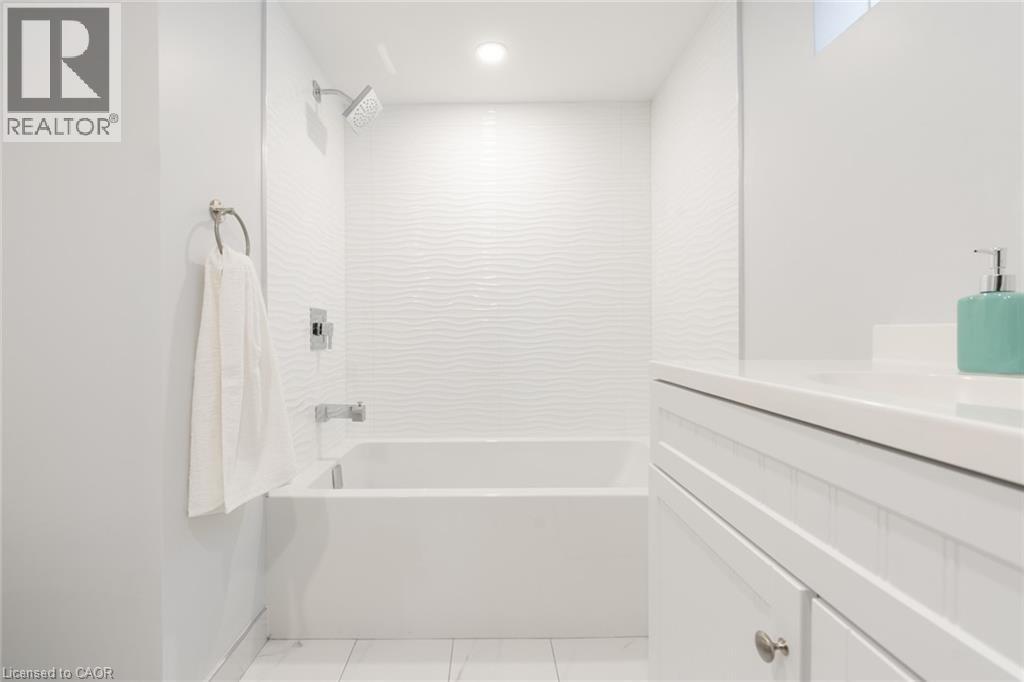58 SANDALWOOD Avenue, Hamilton, Ontario, L8T2E3 — Photo 34