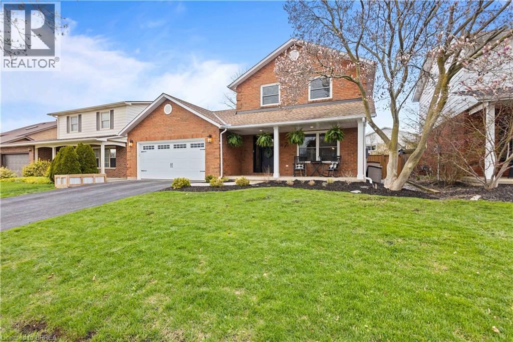 7 COLONIAL Crescent, Brantford, Ontario, N3R7M5 — Photo 3