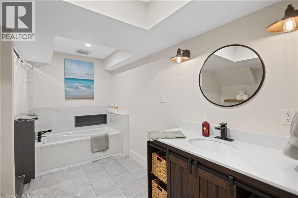 7 COLONIAL Crescent, Brantford, Ontario, N3R7M5 — Photo 38