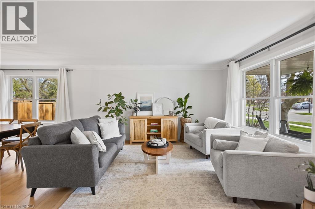 7 COLONIAL Crescent, Brantford, Ontario, N3R7M5 — Photo 7