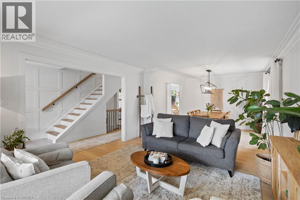 7 COLONIAL Crescent, Brantford, Ontario, N3R7M5 — Photo 8