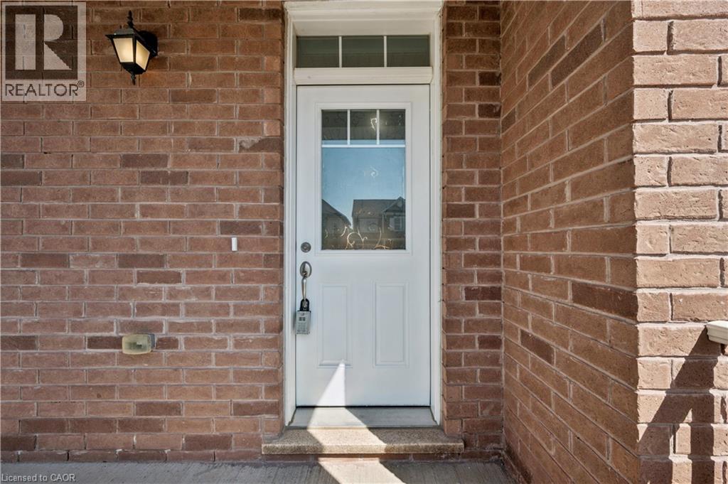 267 GROVEHILL Crescent, Kitchener, Ontario, N2R0K8 — Photo 5