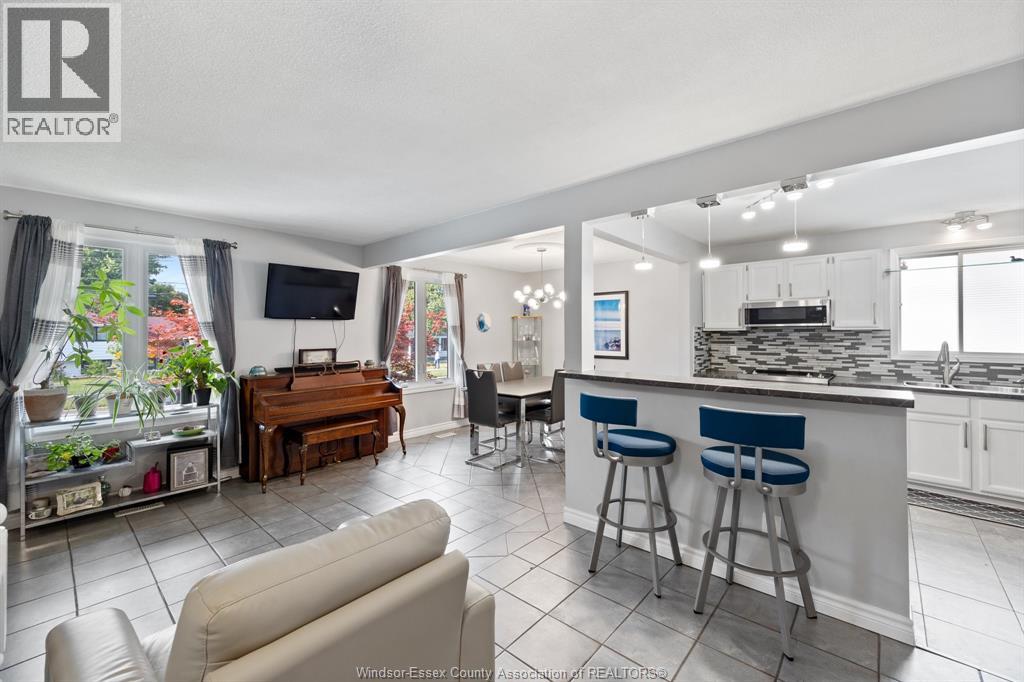 2055 GRAND MARAIS ROAD West, Windsor, Ontario, N9E4K1 — Photo 11