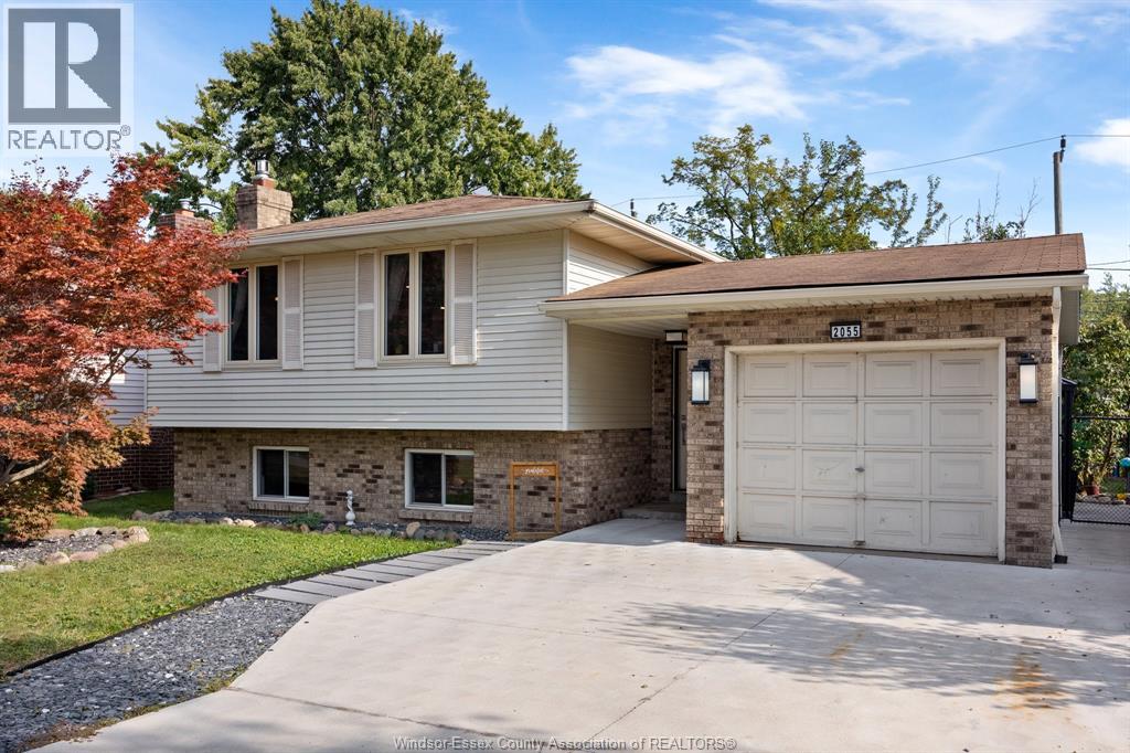 2055 GRAND MARAIS ROAD West, Windsor, Ontario, N9E4K1 — Photo 2
