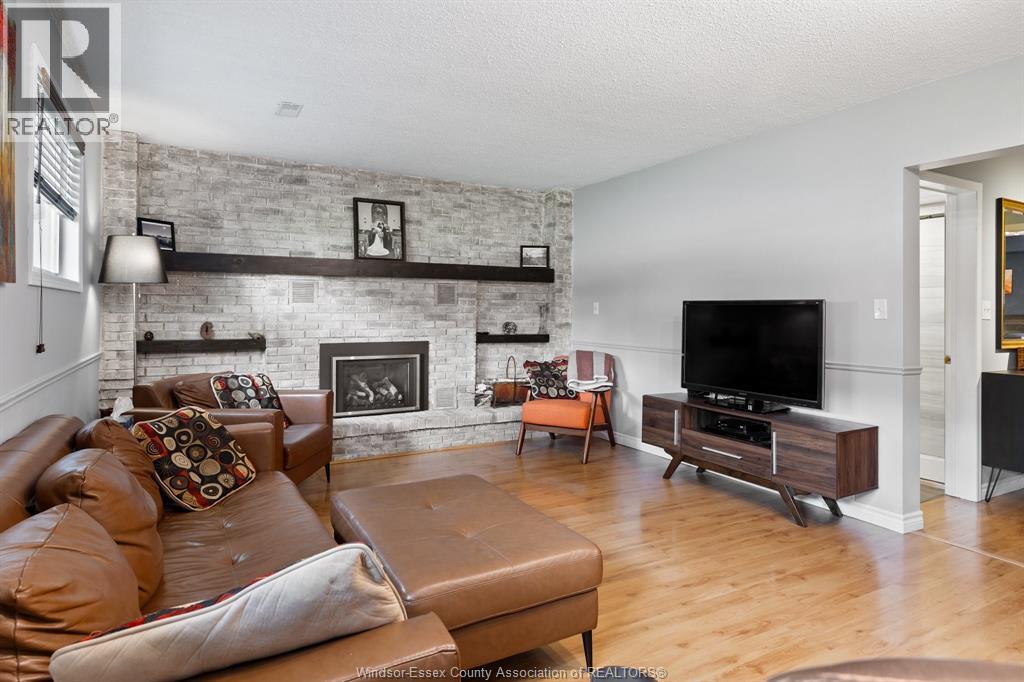 2055 GRAND MARAIS ROAD West, Windsor, Ontario, N9E4K1 — Photo 4