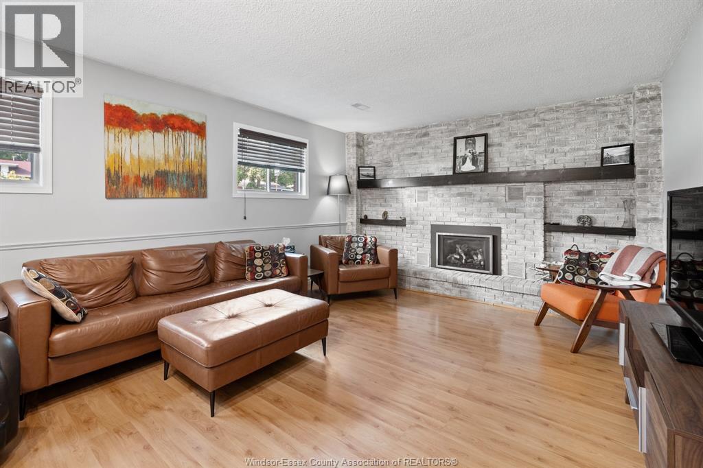 2055 GRAND MARAIS ROAD West, Windsor, Ontario, N9E4K1 — Photo 5