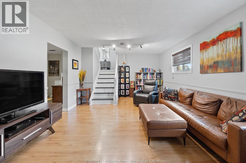 2055 GRAND MARAIS ROAD West, Windsor, Ontario, N9E4K1 — Photo 6