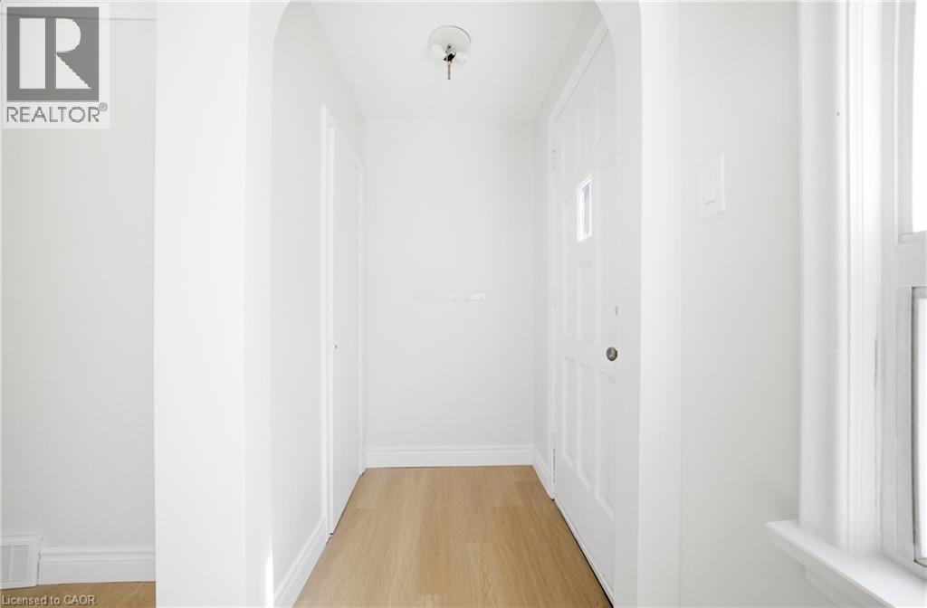 36 WOODELM Drive, St. Catharines, Ontario, L2M4N3 — Photo 2
