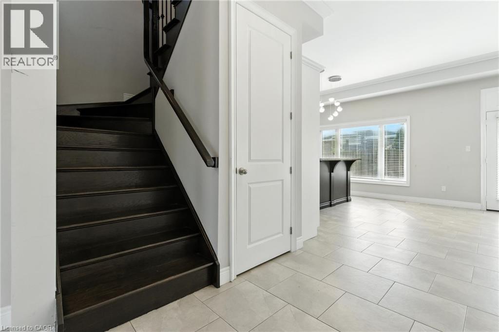 43 RIESLING Court, Hamilton, Ontario, L8G0B4 — Photo 6