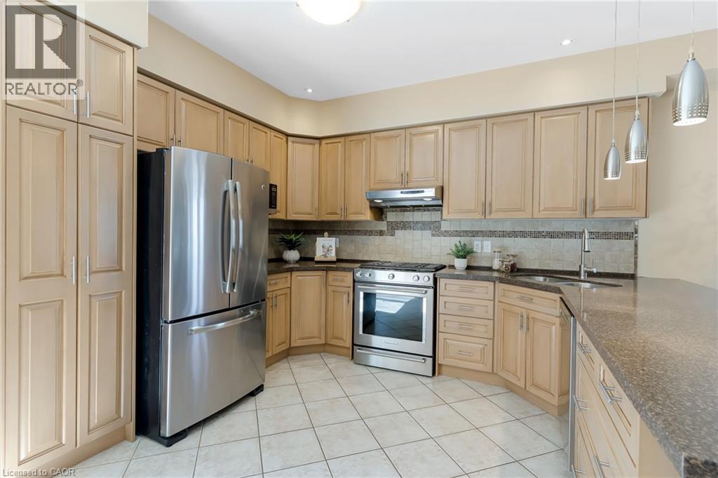 227 CHESTNUT HILL Crescent, Kitchener, Ontario, N2P2X3 — Photo 16