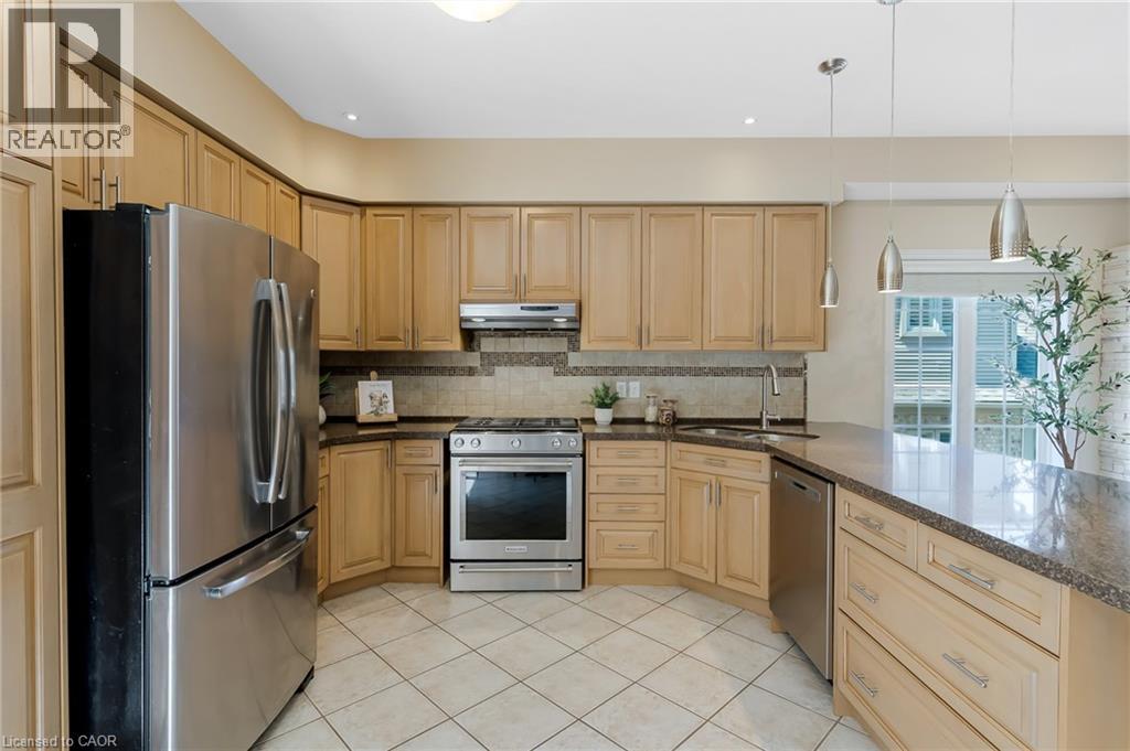 227 CHESTNUT HILL Crescent, Kitchener, Ontario, N2P2X3 — Photo 17