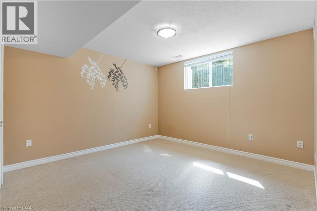 227 CHESTNUT HILL Crescent, Kitchener, Ontario, N2P2X3 — Photo 35