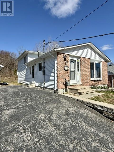 38 Ottawa Ave, Elliot Lake, Ontario, P5A2P1 — Photo 2