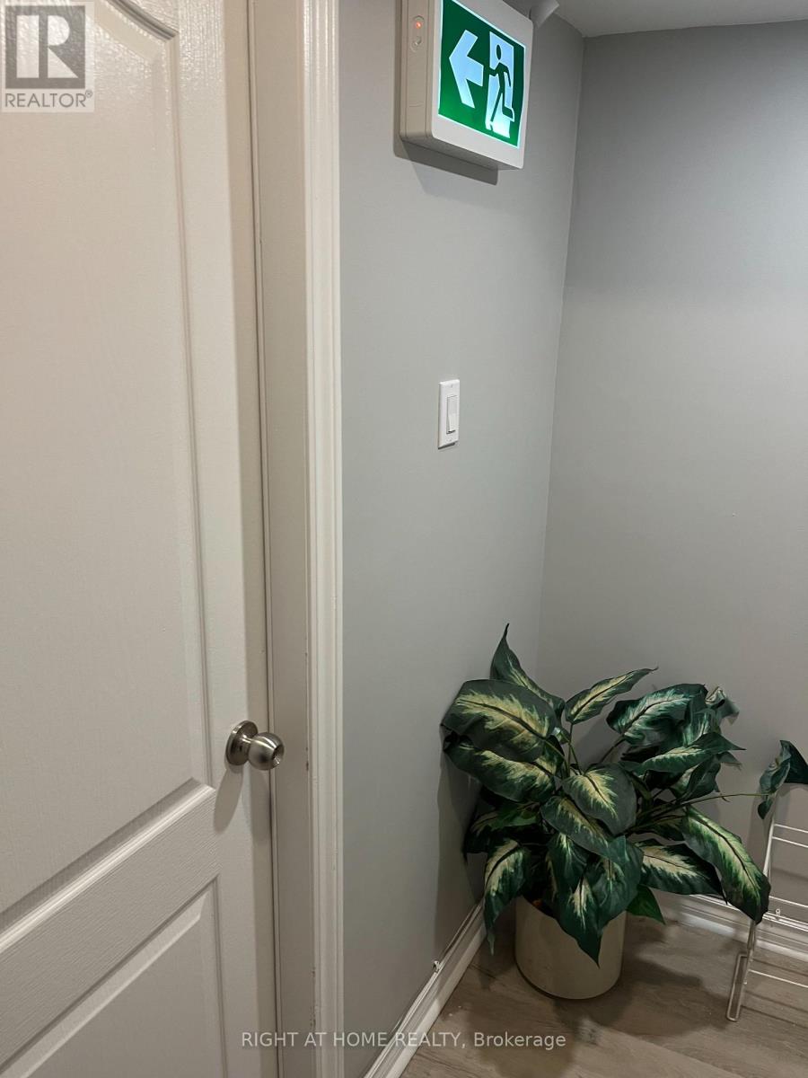 BASEMENT - 27 DILLS CRESCENT E, Milton (DE Dempsey), Ontario, L9T5P9 — Photo 2