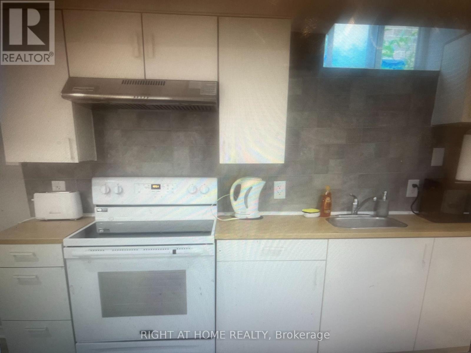 BASEMENT - 27 DILLS CRESCENT E, Milton (DE Dempsey), Ontario, L9T5P9 — Photo 3