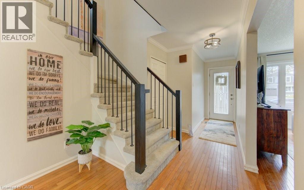 15 DEERWOOD Crescent, Kitchener, Ontario, N2N1R4 — Photo 3