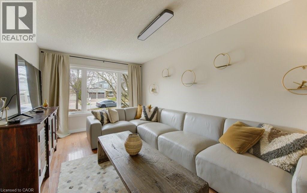 15 DEERWOOD Crescent, Kitchener, Ontario, N2N1R4 — Photo 5