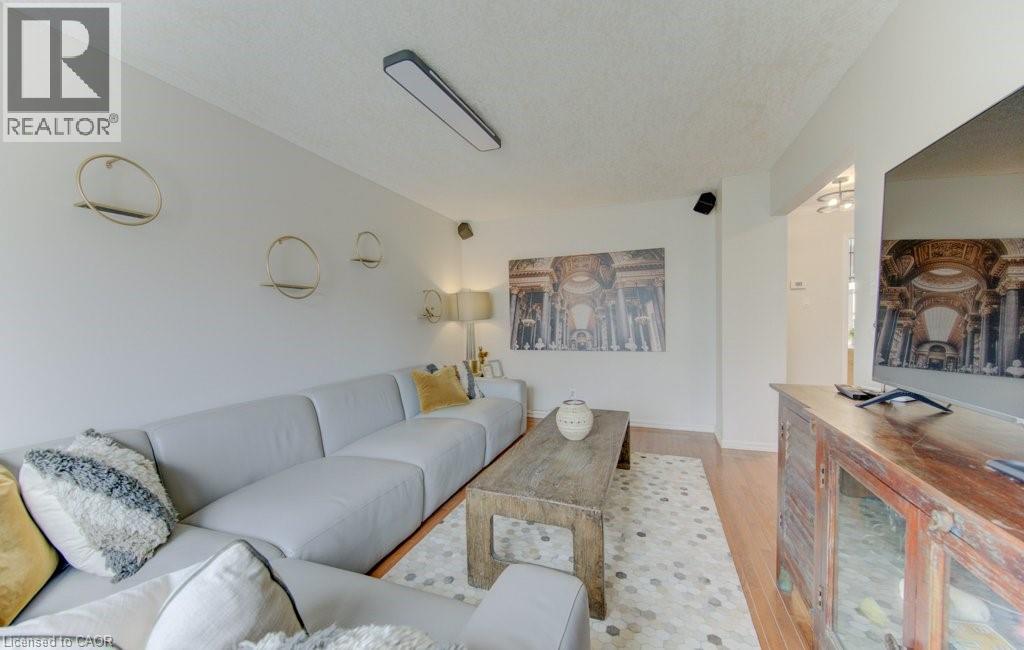 15 DEERWOOD Crescent, Kitchener, Ontario, N2N1R4 — Photo 6