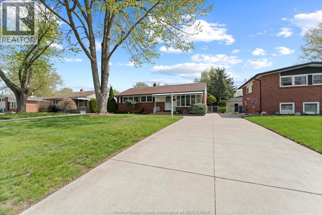 3570 ROXBOROUGH BOULEVARD, Windsor, Ontario, N9E3A2 — Photo 2
