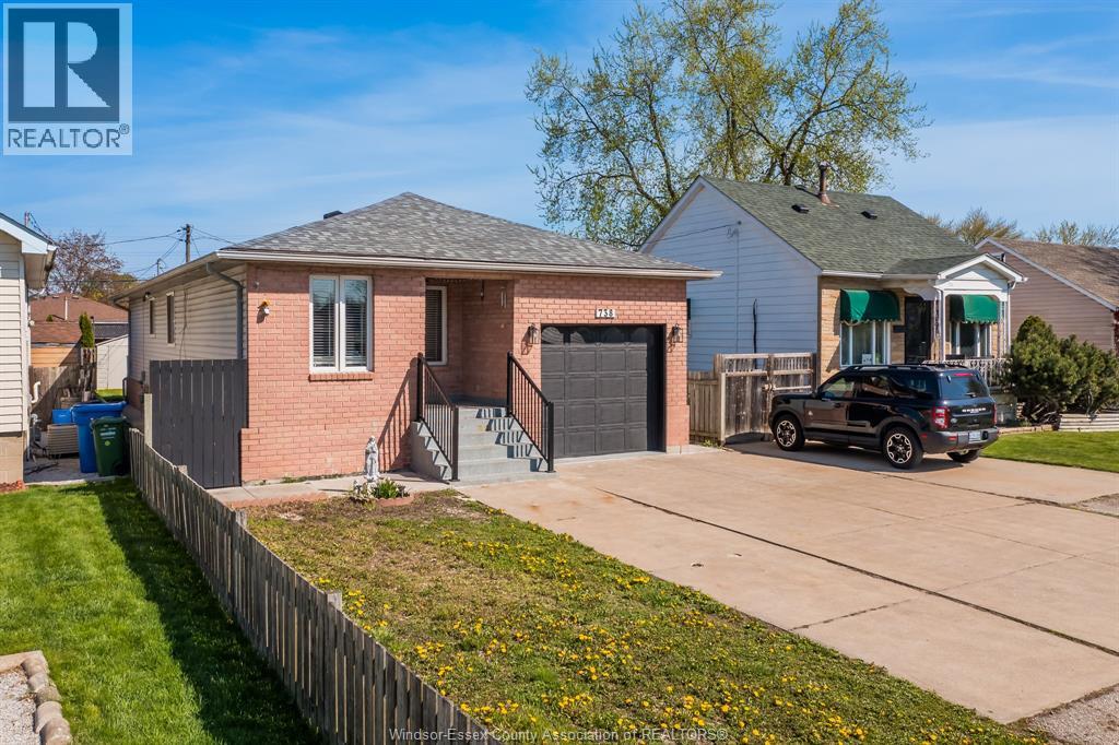 738 BENSETTE STREET, Windsor, Ontario, N8X2Z1 — Photo 2
