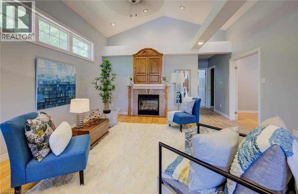 2 SMETANA Drive, Kitchener, Ontario, N2B3B8 — Photo 12