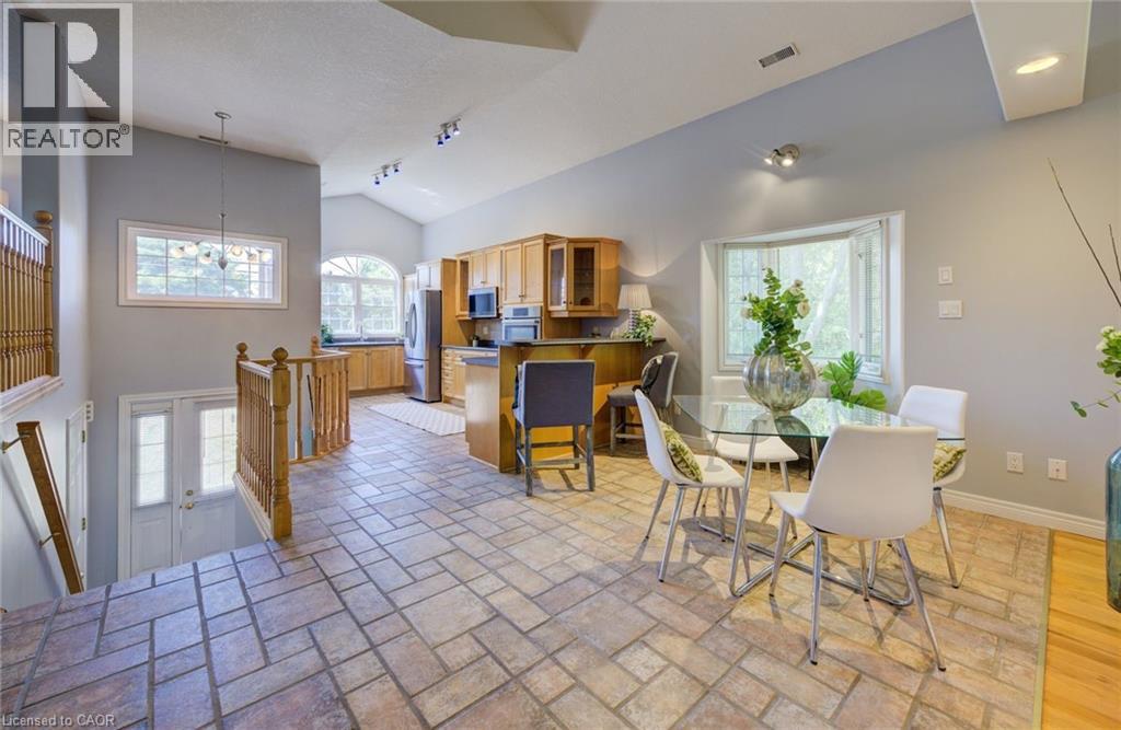 2 SMETANA Drive, Kitchener, Ontario, N2B3B8 — Photo 13