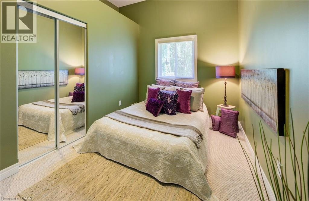 2 SMETANA Drive, Kitchener, Ontario, N2B3B8 — Photo 24