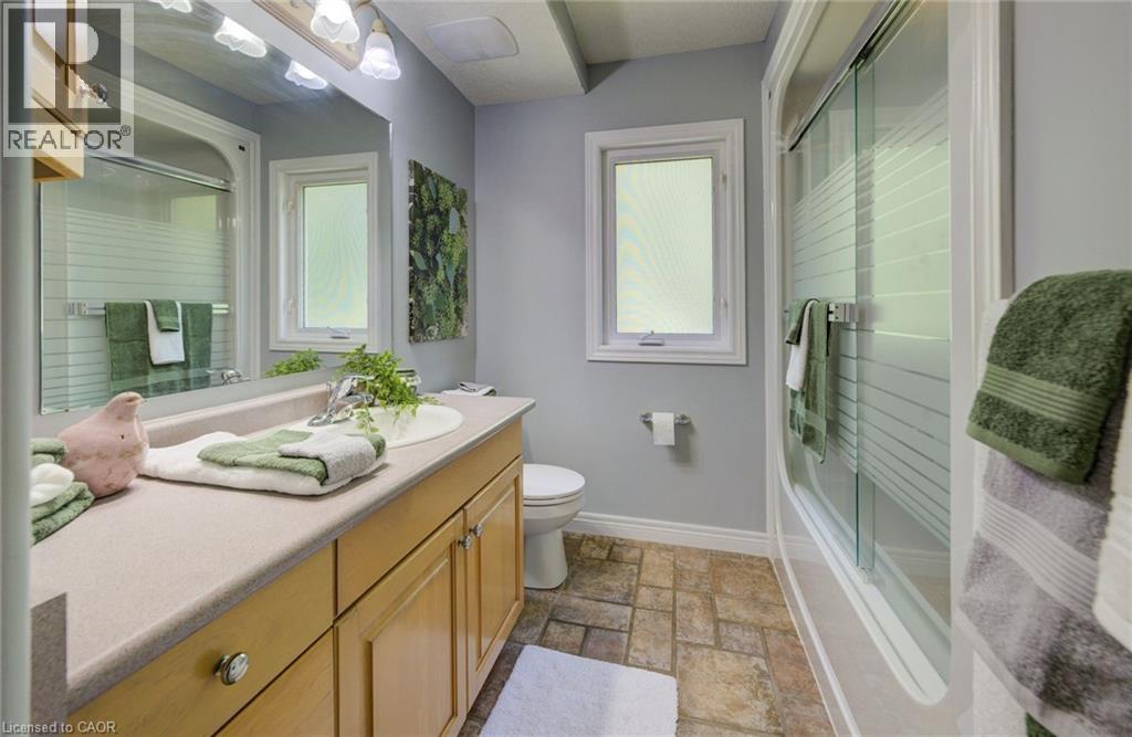 2 SMETANA Drive, Kitchener, Ontario, N2B3B8 — Photo 25