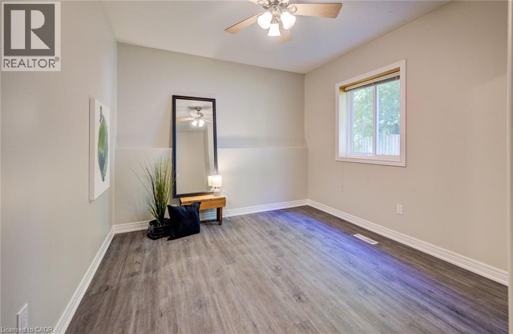 2 SMETANA Drive, Kitchener, Ontario, N2B3B8 — Photo 35