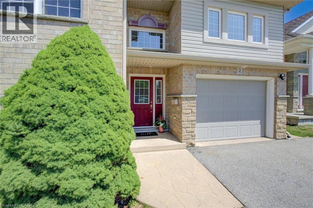 2 SMETANA Drive, Kitchener, Ontario, N2B3B8 — Photo 4