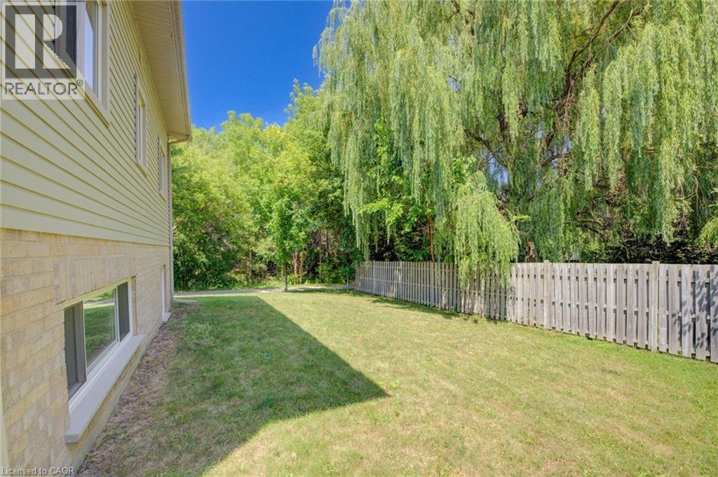 2 SMETANA Drive, Kitchener, Ontario, N2B3B8 — Photo 43