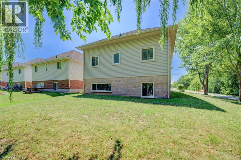 2 SMETANA Drive, Kitchener, Ontario, N2B3B8 — Photo 44