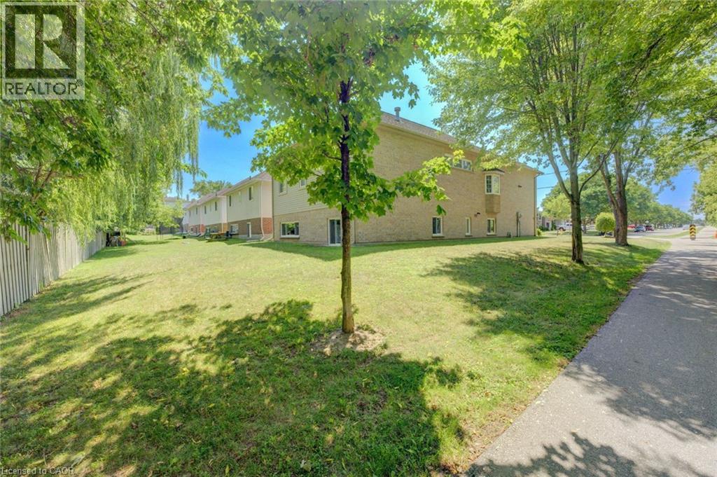 2 SMETANA Drive, Kitchener, Ontario, N2B3B8 — Photo 46