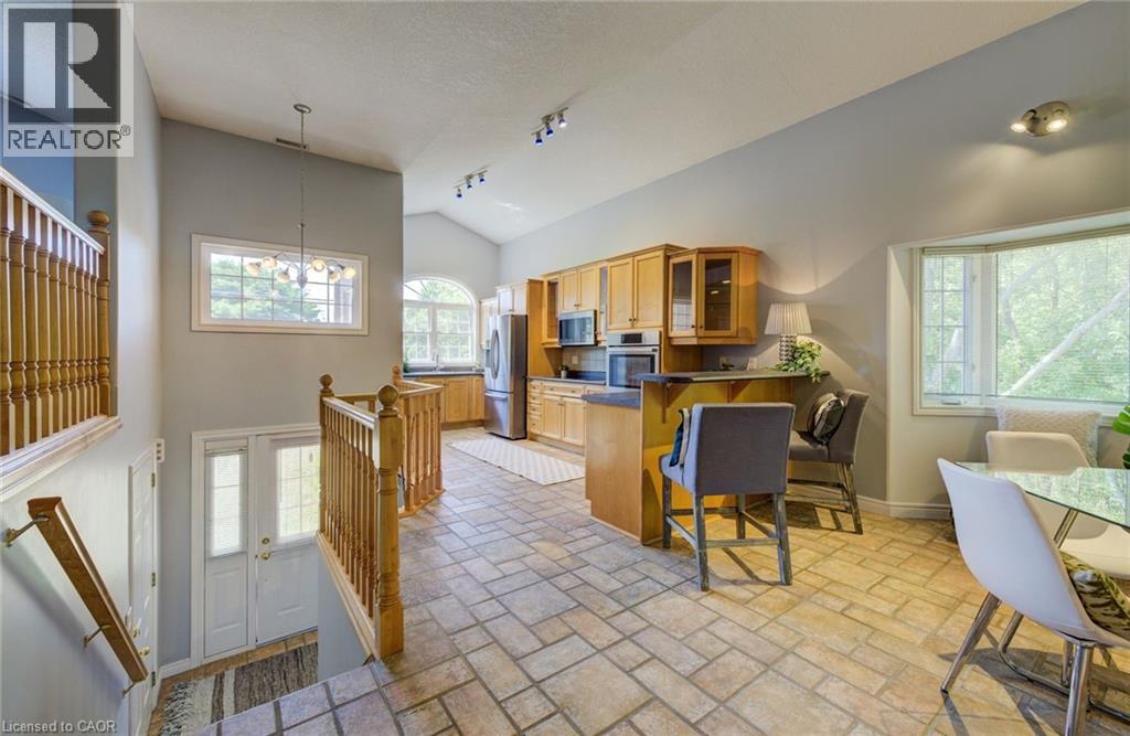 2 SMETANA Drive, Kitchener, Ontario, N2B3B8 — Photo 6