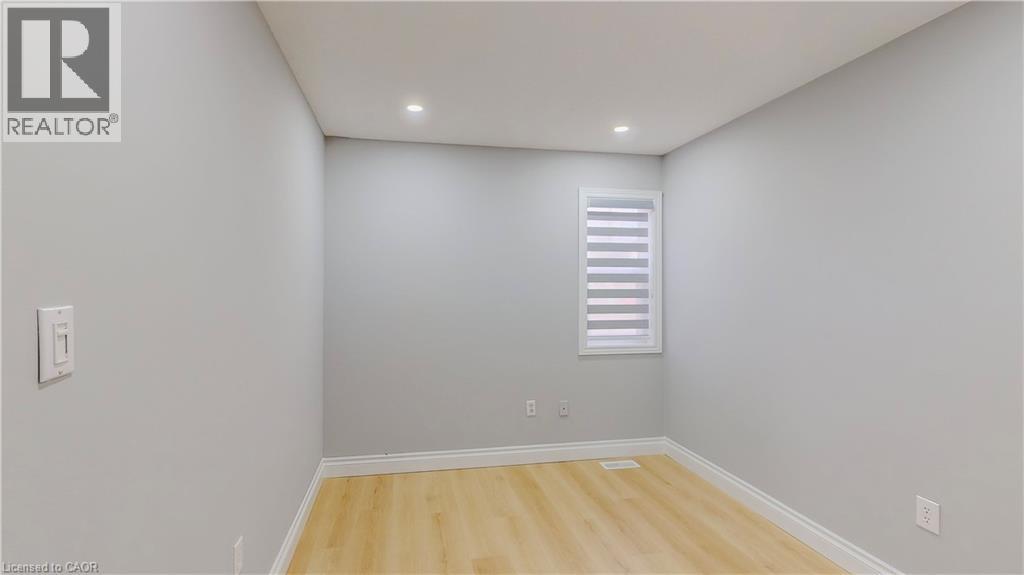 133 WAKE ROBIN Drive, Kitchener, Ontario, N2E3L6 — Photo 7