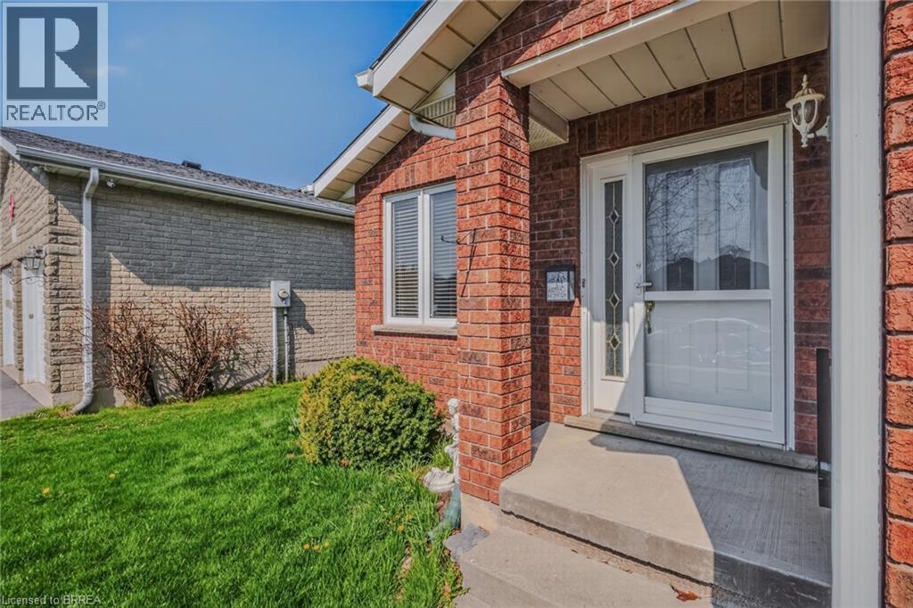 44 DONEGAL Drive, Brantford, Ontario, N3T6K8 — Photo 4