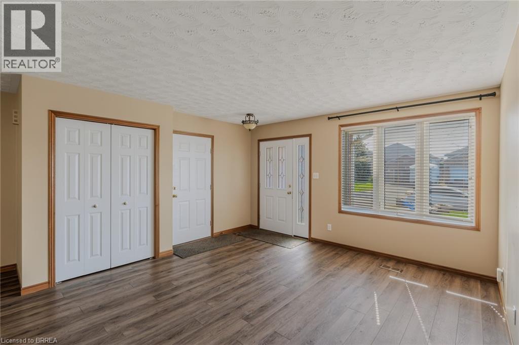 44 DONEGAL Drive, Brantford, Ontario, N3T6K8 — Photo 5