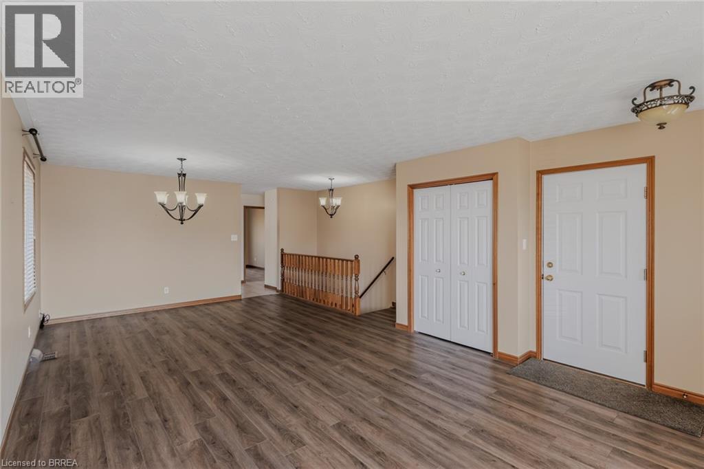 44 DONEGAL Drive, Brantford, Ontario, N3T6K8 — Photo 6