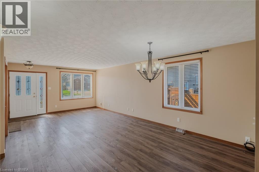 44 DONEGAL Drive, Brantford, Ontario, N3T6K8 — Photo 8