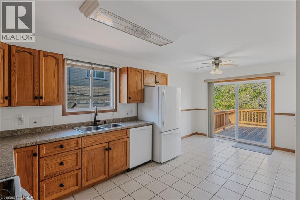 44 DONEGAL Drive, Brantford, Ontario, N3T6K8 — Photo 9