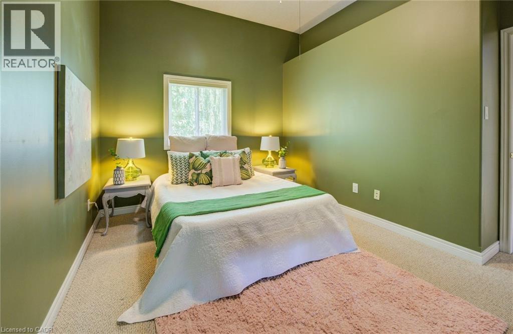 2 SMETANA Drive, Kitchener, Ontario, N2B3B8 — Photo 23