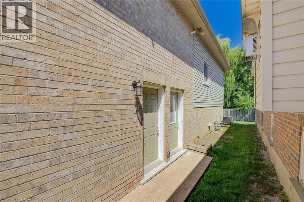 2 SMETANA Drive, Kitchener, Ontario, N2B3B8 — Photo 26