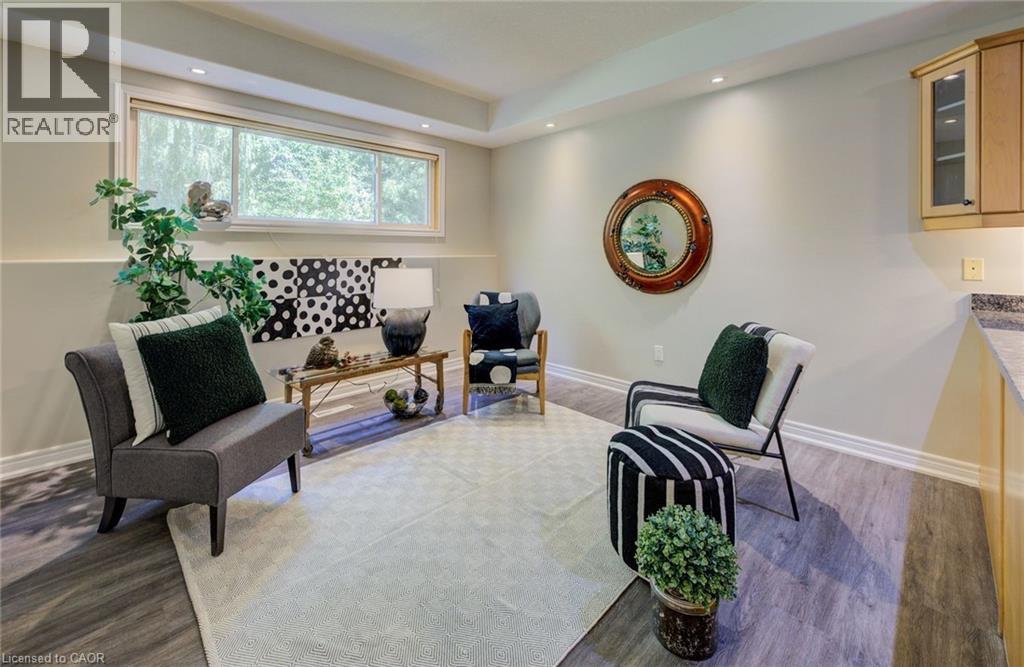 2 SMETANA Drive, Kitchener, Ontario, N2B3B8 — Photo 32