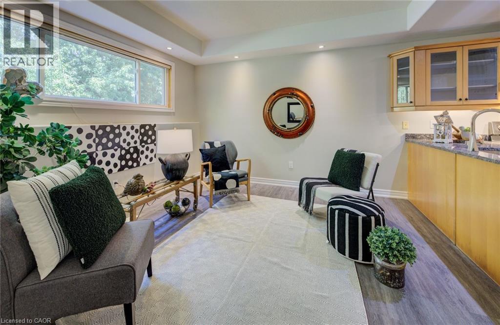 2 SMETANA Drive, Kitchener, Ontario, N2B3B8 — Photo 33