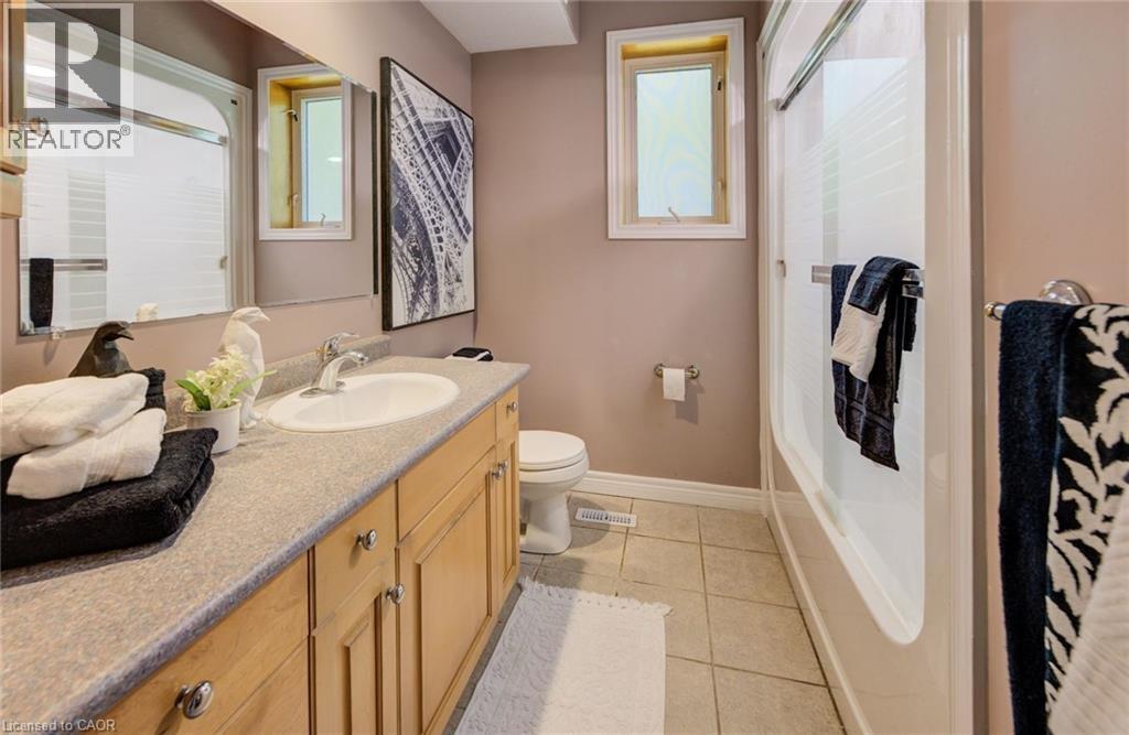 2 SMETANA Drive, Kitchener, Ontario, N2B3B8 — Photo 37